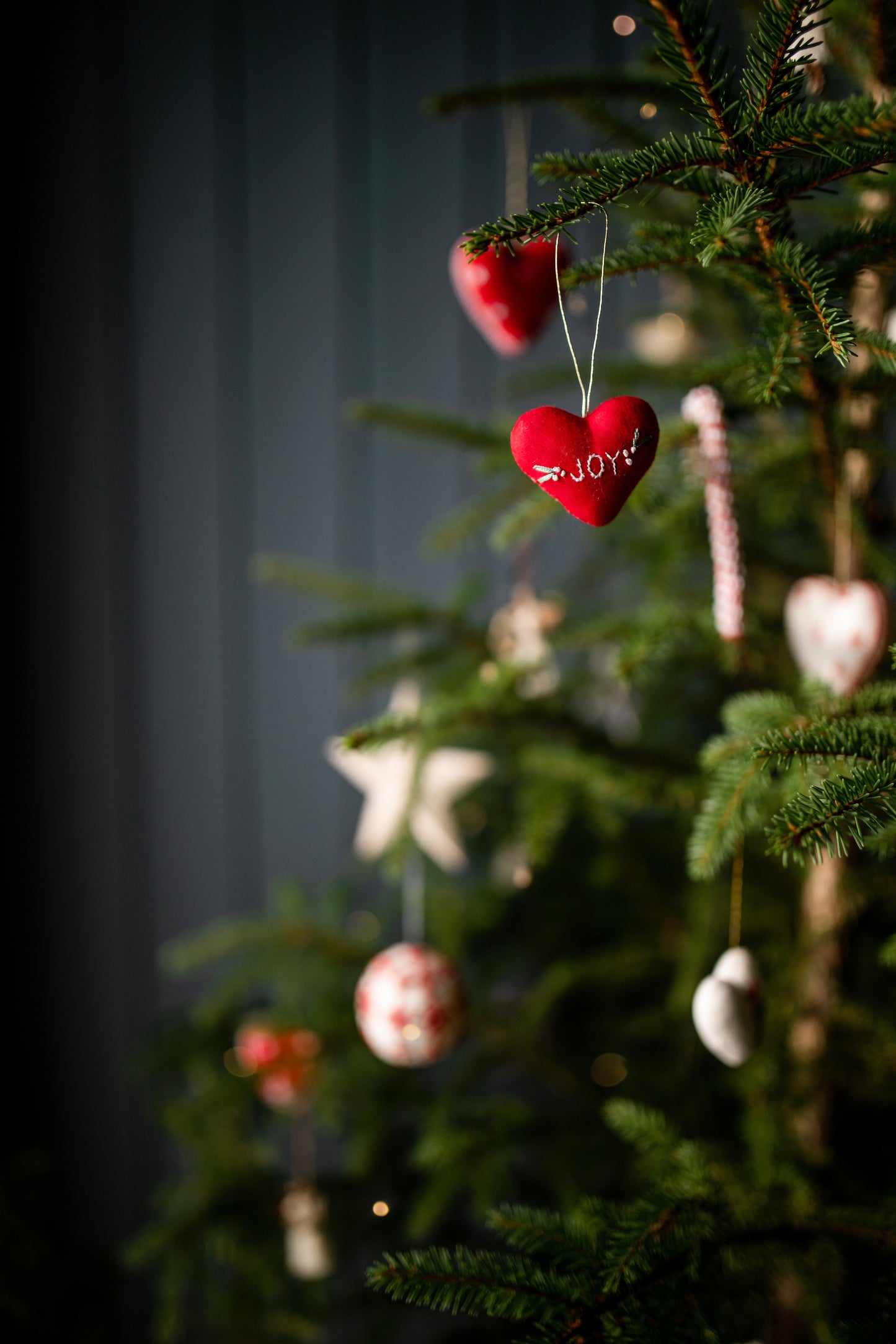 Lítil útsaumuð hjörtu „Joy“, 3 í pakka.